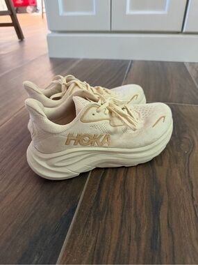 Hoka Clifton 10 vanilla
